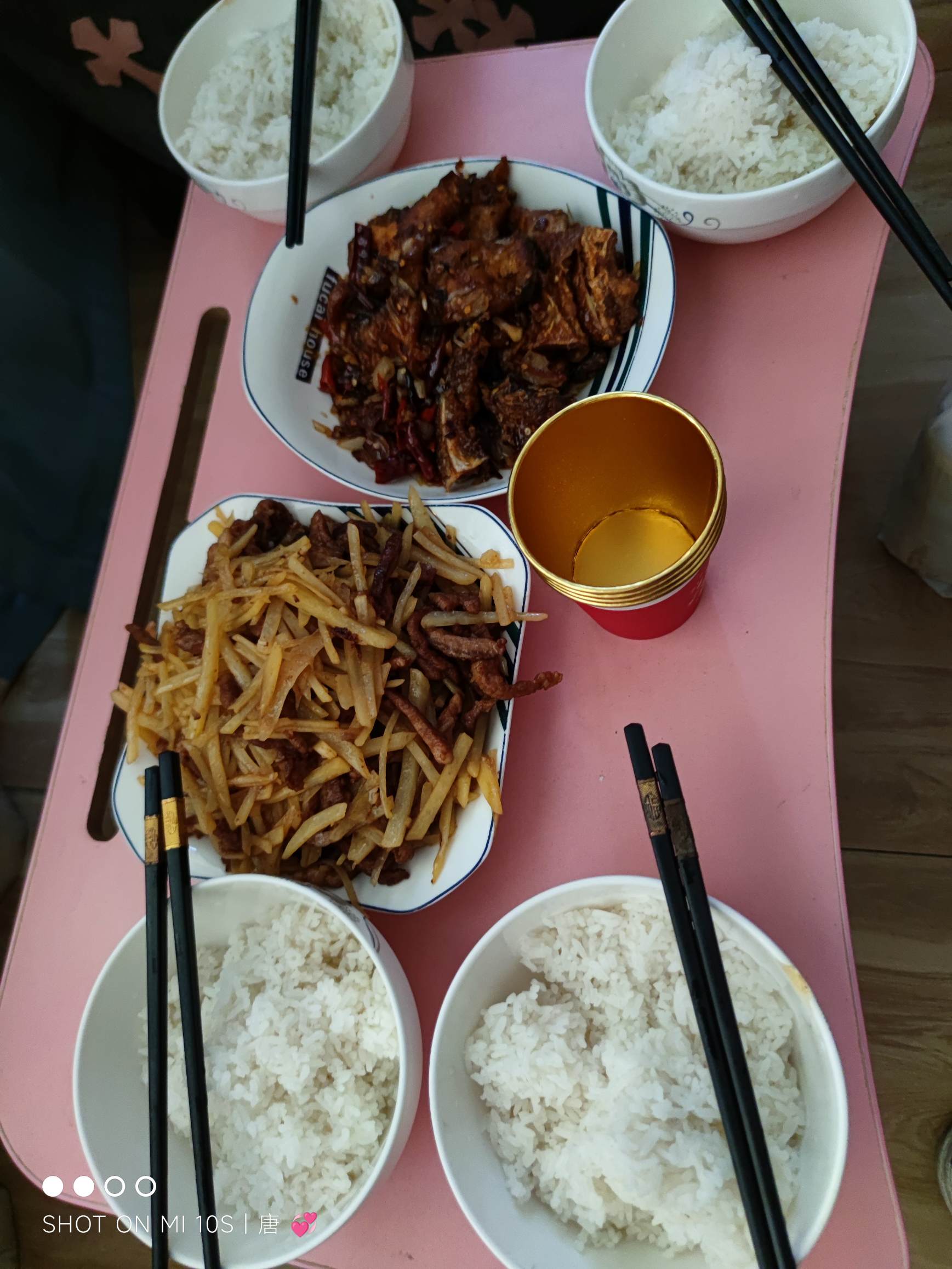 她和她朋友做的大餐